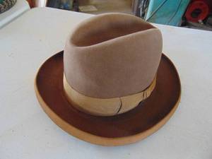 lot 2049 image: Vintage Mens Derby Style Hat