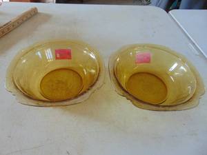 lot 2062 image: Pair of Amber Sandwich Glass Bowls