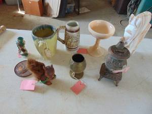 lot 2067 image: Decor Selection - Marked Mug
