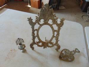 lot 2070 image: Trivet and Picture Frame - Cast