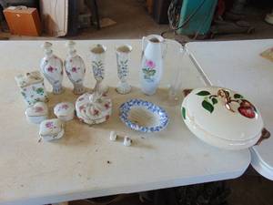 lot 2079 image: Decor Selection - Bowl and More