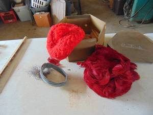 lot 2090 image: 3 Ladies Hats - in a box