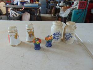 lot 2098 image: Salt and Pepper Shakers