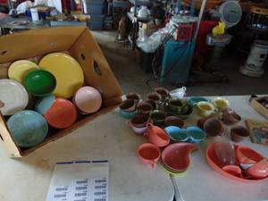 lot 2100 image: Large Selection of MelMac Styled dishes