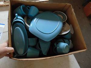 lot 2101 image: Large Selection of MelMac Styled dishes