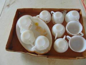 lot 2102 image: 24K Rimmed Snack Trays