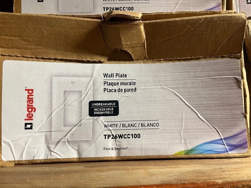 lot 149 image: Legrand Pass & Seymour Box of 100 Wall Plates TP26WCC100 - White
