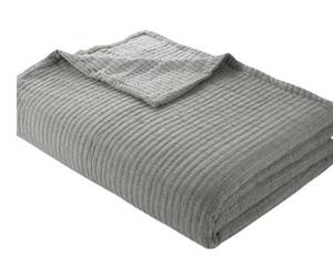 lot 8826 image: Mainstays 100% Cotton Matelass Quilt, King, Reversible, Gray