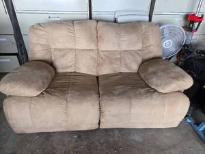 lot 18543 image: Beige 2-Seat Manual Reclining Sofa