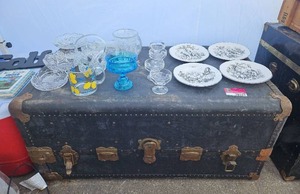 lot 18552 image: New England Toile Decorative Plates by Tabletops Unlimited, Glass Bowl Set And Trunk