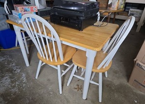 lot 18571 image: White Wooden Windsor Dining Table and (4) Chairs