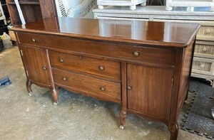 lot 3507 image: Traditional Walnut Sideboard with Cabriole Legs