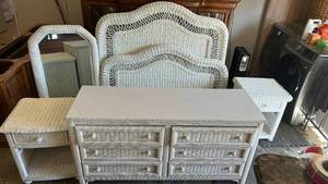 lot 3509 image: White Wicker Bedroom Set with Mirror