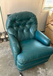 lot 3520 image: Teal Leather Button-Tufted Armchair