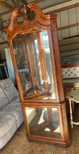 lot 3538 image: Oak Wood Display Cabinet with Ornate Details