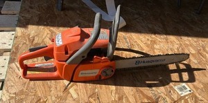 lot 3539 image: Husqvarna 235 Gas Chainsaw
