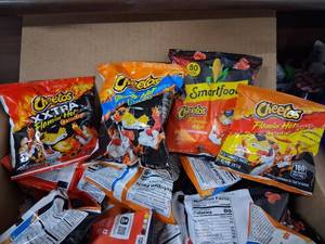 lot 7257 image: 40 CT Cheetos FH Mix Variety Pack Best By July 15 2025