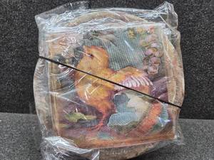 lot 8137 image: Ghokawu 60PCS Set of Vintage Easter Plates and Napkins (20 lg plates,20 small plates, 20 napkins) 2