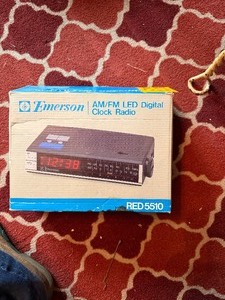 lot 27025 image: Antique Emerson AMFM LED Digital Clock Radio Red 5510