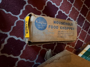 lot 27028 image: Vintage Maid of Honor Household Food Chopper