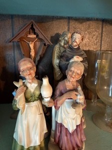lot 27055 image: Vintage Porcelain Figurines in a Set