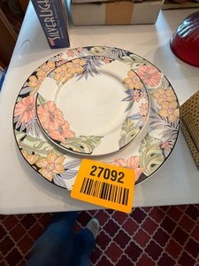 lot 27092 image: Vintage Set of Three International Tableworks Coral Sea Plates