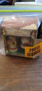 lot 26833 image: Vintage Hallmark Mr. & Mrs. Clause Salt and Pepper Shakers