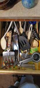 lot 26896 image: Drawer Full of Misc. Kitchen Utensils