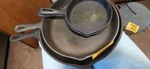 lot 26907 image: Lot of Four Cast-iron Pans