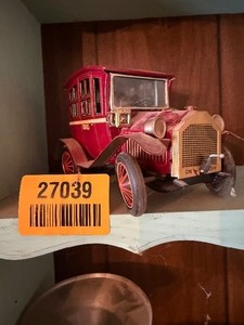 lot 27039 image: Vintage Rosko Grand-Pa Car Tin Toy from the 1950s