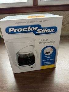 lot 27100 image: Antique Proctor Silex 12 Cup Coffeemaker