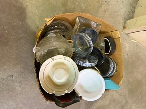 lot 27163 image: Lot Box Full of Mixed Material Vintage Ashtrays