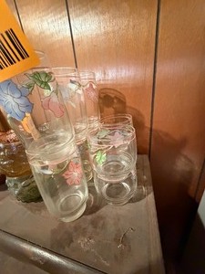 lot 27168 image: Set of Vintage Floral Hand-painted Glasses
