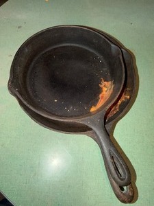 lot 27178 image: Set of Two Cast-iron Pans