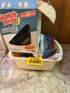 lot 27191 image: Lot of Different Kinds of Scrub Brushes