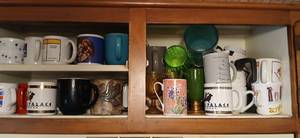 lot 26879 image: Lot of Coffee Mugs and Drinking Glasses