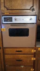 lot 27002 image: Vintage General Electric Oven