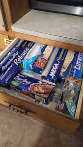 lot 27003 image: Drawer full of Misc. Storage Bags and Food Wraps