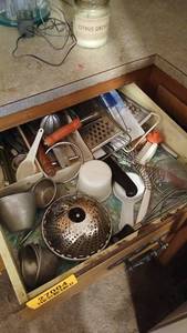 lot 27004 image: Drawer full of Kitchen Supplies