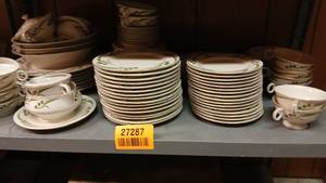 lot 27287 image: Theodore Baviland New York Fine China Dining Set