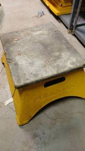 lot 27288 image: Yellow Steel Stepping Stool