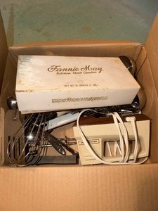 lot 27183 image: Various Metal Cooking Supplies and Utensils