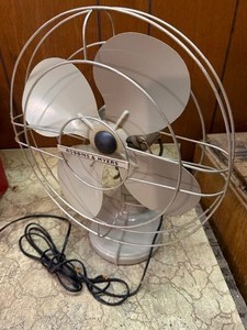 lot 27188 image: Vintage Robbins & Myers 4 Blade Fan