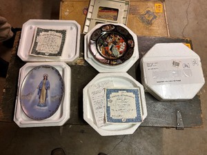 lot 27300 image: Set of Three The Bradford Exchange Decorative Wall Plates
