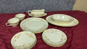 lot 99 image: Vintage Pope-Gosser Florence Pattern China Set - a couple pieces have small chips and some having cracklingyellowing of the finish