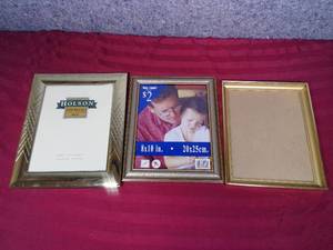 lot 177 image: Photo Frame Set - 3 Frames Featuring a Holson Fine Metals Hand Polished Frame - all in very good condition