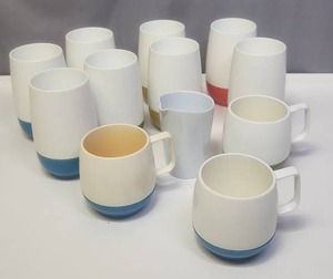 lot 116 image: Vintage Dinex Thermos Insulated Ware Tumblers (qty 8) and Coffee Mugs (qty 3) , plus one other white pitcher cup