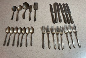 lot 114 image: International Silver Co. Triple Plate Plus Silver-Plate Flatware - set of 27 -  6 knives, 9 forks, 7 spoons, and 5 other serving utensils