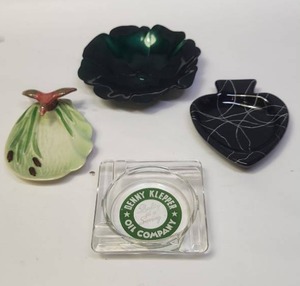lot 142 image: Three vintage trinket trays and an ash tray - duck and heart trays are ceramic, green floral enamel painted metal, and glass ash tray