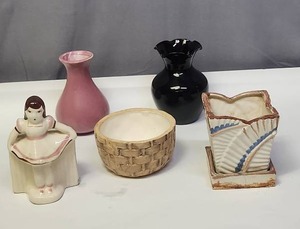 lot 143 image: Mid-Century Ceramic Collection - 3 planters and 2 vases